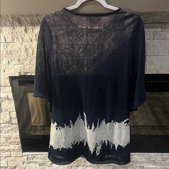 Lightweight dressy blue swing top with 3/4 Sleeves - Picture 7 of 8